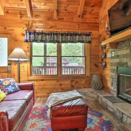 Apartmán Romantic Gatlinburg Cabin With Hot Tub And Pool Access Exteriér fotografie