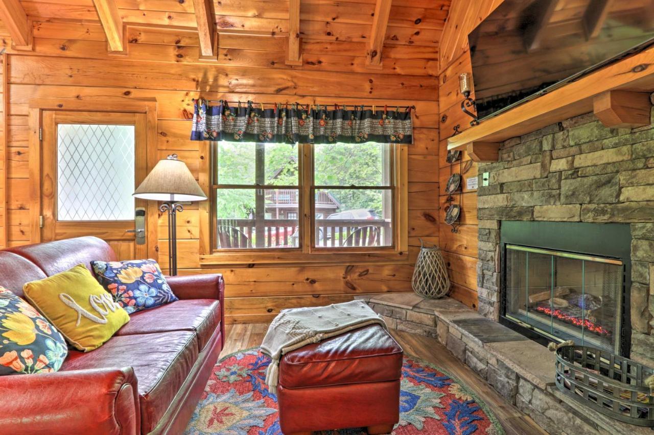 Apartmán Romantic Gatlinburg Cabin With Hot Tub And Pool Access Exteriér fotografie