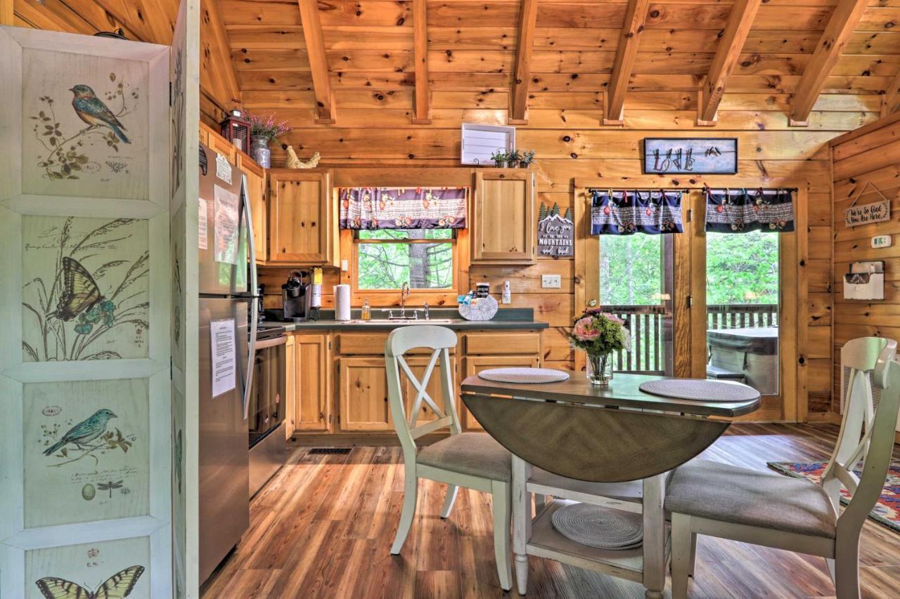 Apartmán Romantic Gatlinburg Cabin With Hot Tub And Pool Access Exteriér fotografie