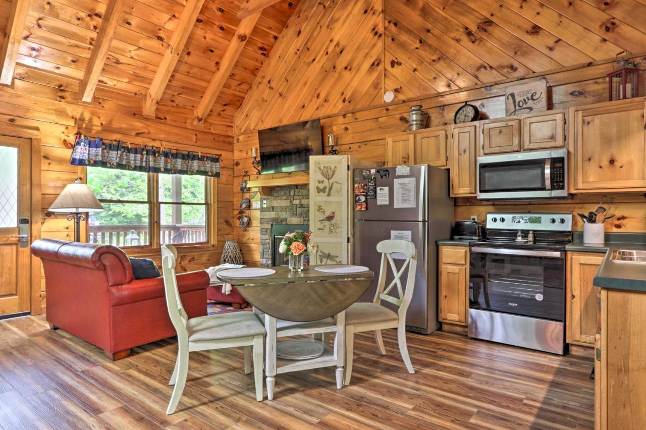 Apartmán Romantic Gatlinburg Cabin With Hot Tub And Pool Access Exteriér fotografie