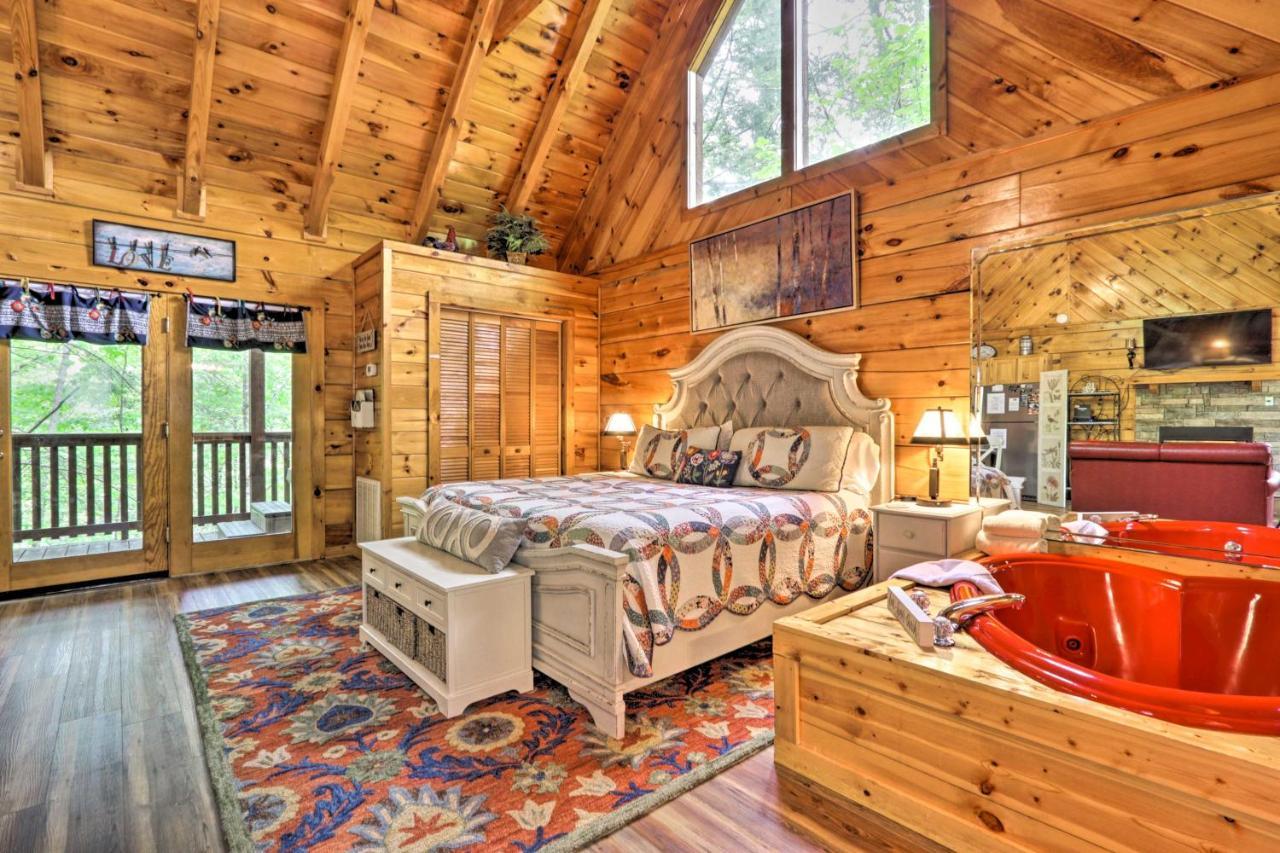 Apartmán Romantic Gatlinburg Cabin With Hot Tub And Pool Access Exteriér fotografie