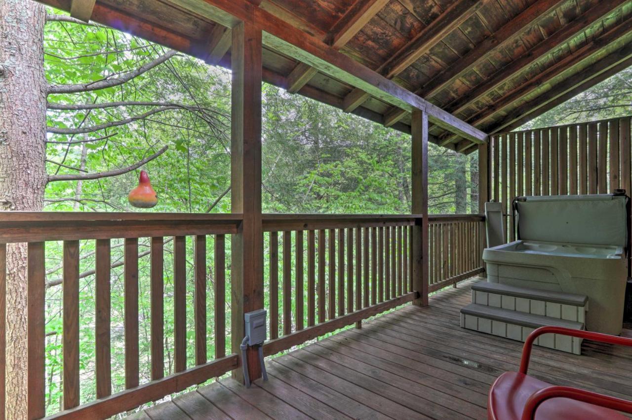 Apartmán Romantic Gatlinburg Cabin With Hot Tub And Pool Access Exteriér fotografie