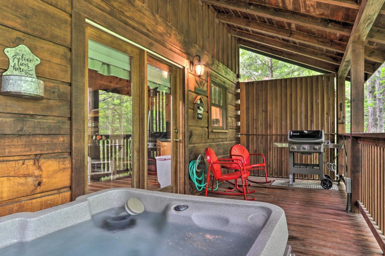 Apartmán Romantic Gatlinburg Cabin With Hot Tub And Pool Access Exteriér fotografie