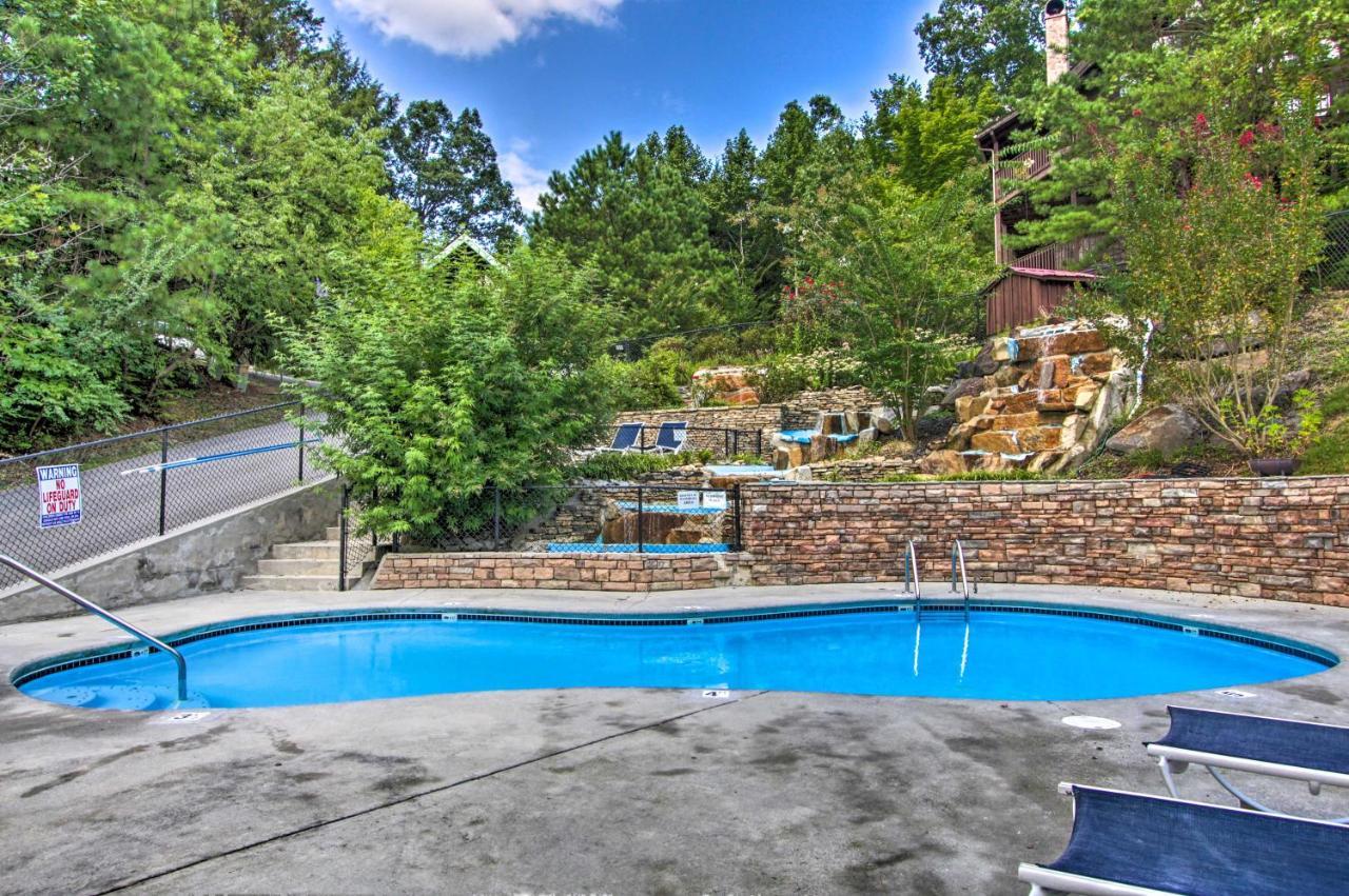 Apartmán Romantic Gatlinburg Cabin With Hot Tub And Pool Access Exteriér fotografie