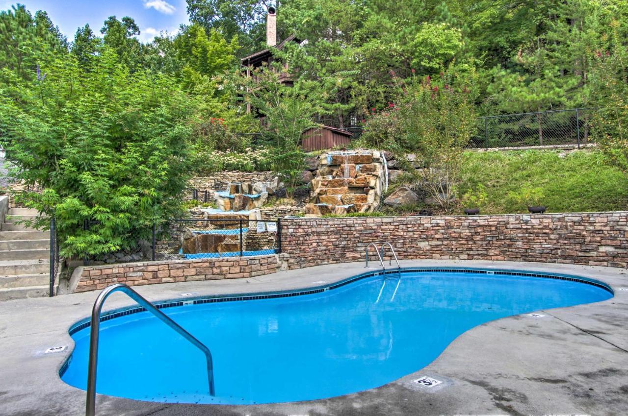 Apartmán Romantic Gatlinburg Cabin With Hot Tub And Pool Access Exteriér fotografie